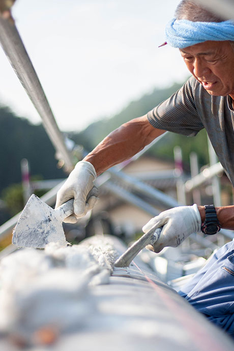 瓦葺一級技能士の資格所有、瓦のことなら何でもお任せください